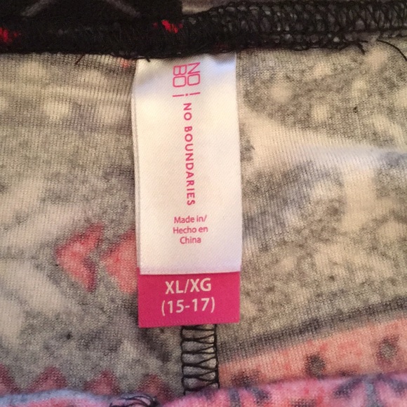 No boundaries soft reindeer/snowflake lounge pants - Picture 3 of 4